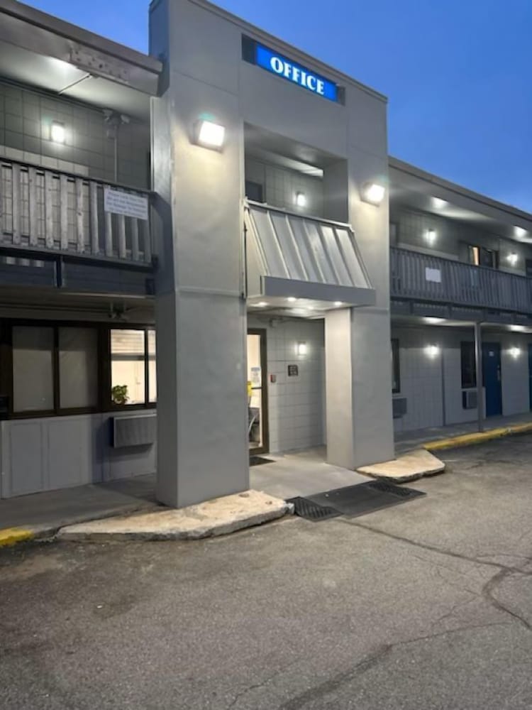 Americas Best Value Inn Bangor 33/43