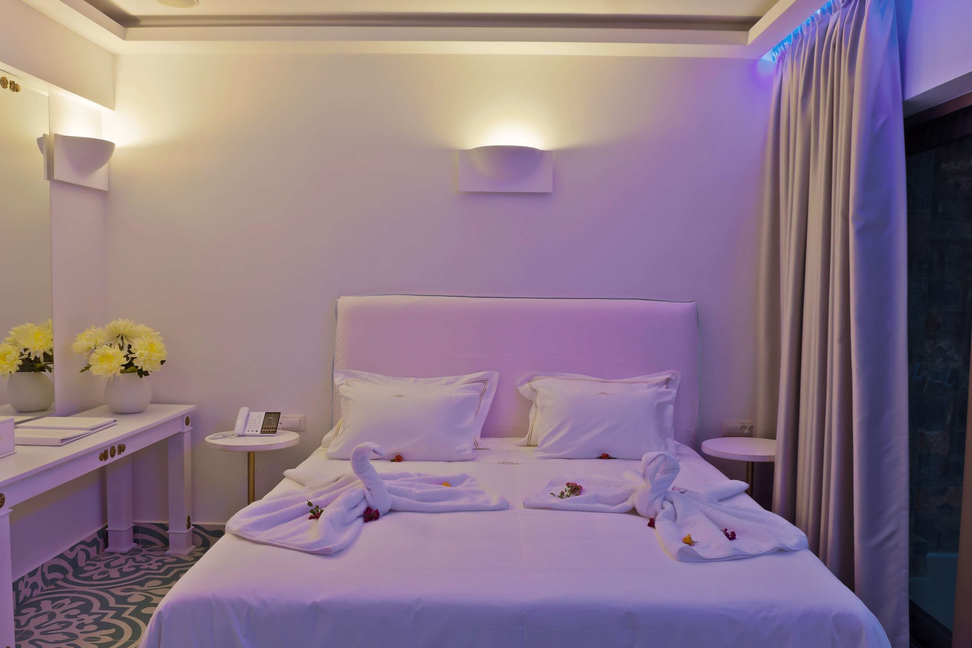 غرفة سوبيريور بسرير مزدوج بإطلالة على البحر، Royal Marmin Bay Boutique and Art Hotel 4/7