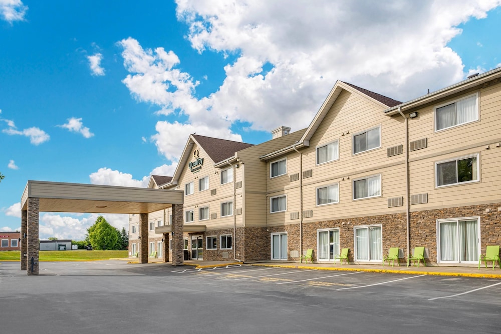 Quality Inn & Suites Bathurst, NB 45/50