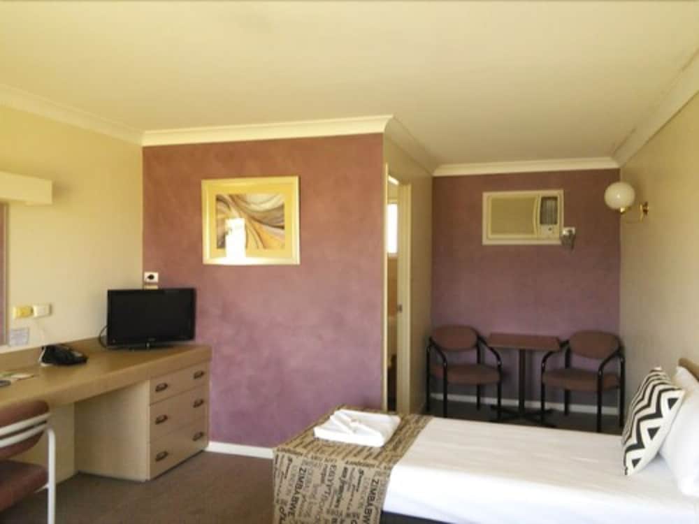 Hampton Villa Motel (ex.Comfort Inn Rockhampton) 53/71