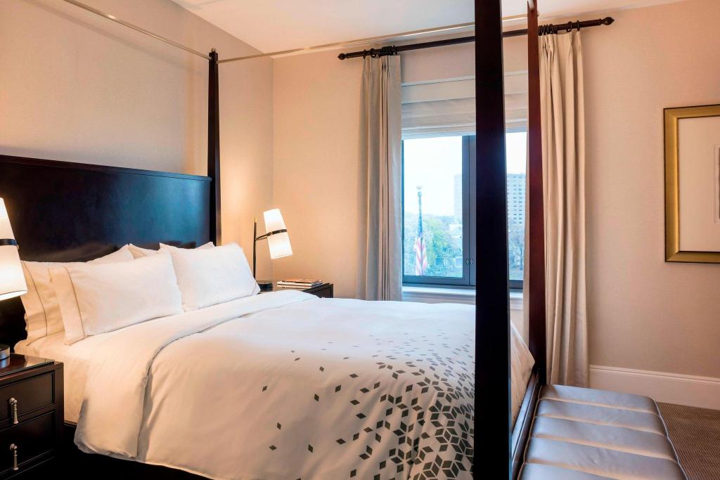 Vice President, State, Suite, King Bed, Capitol View
