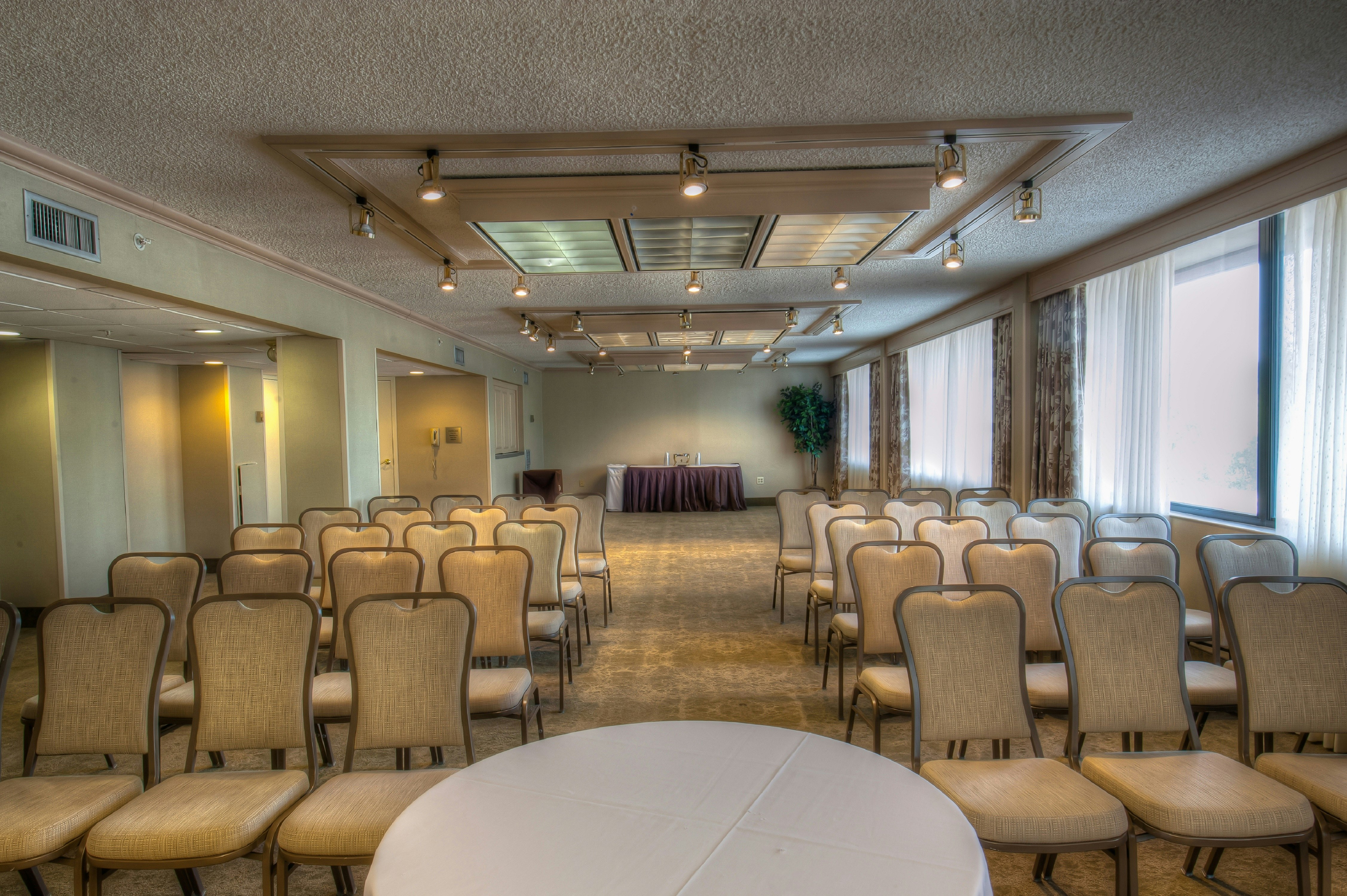 Doubletree By Hilton Hotel Baltimore North Pikesville 77/84