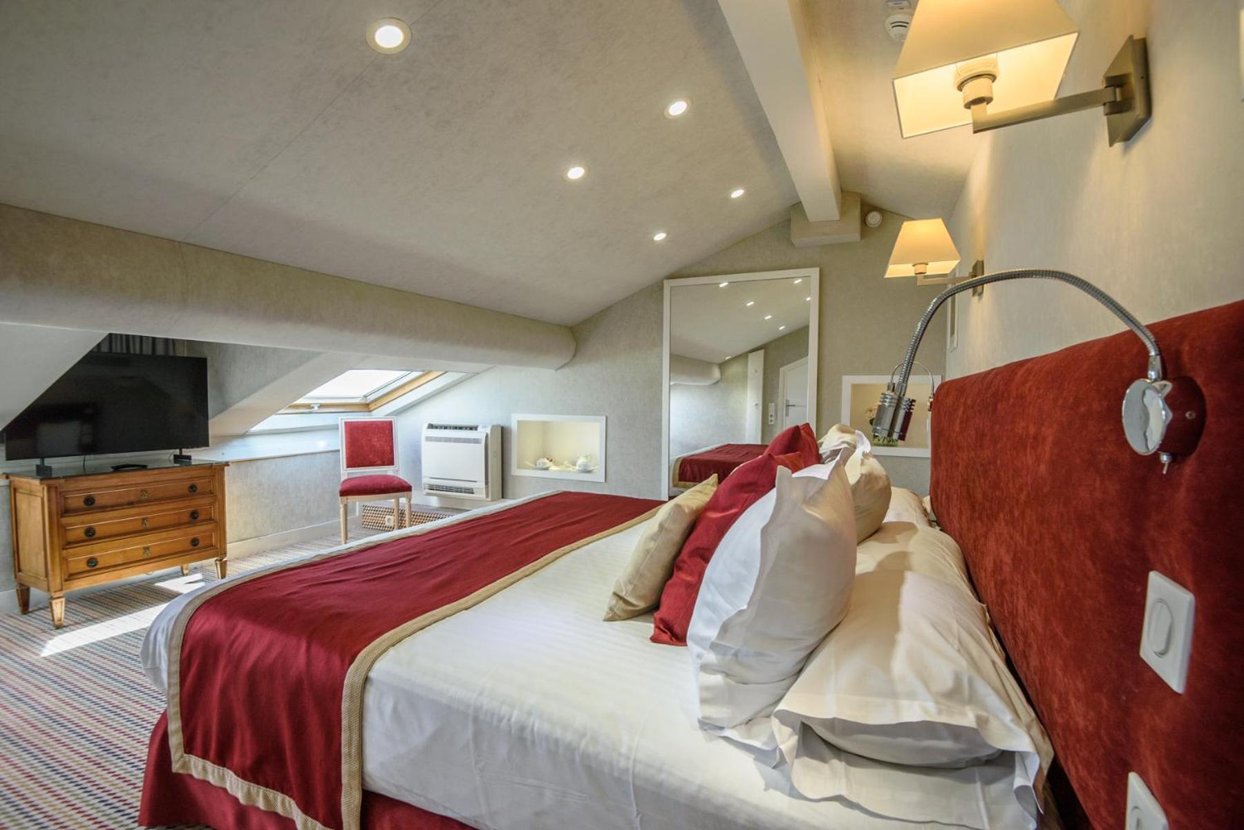 Family Suite, Flat, Partial Sea and City View, Attic