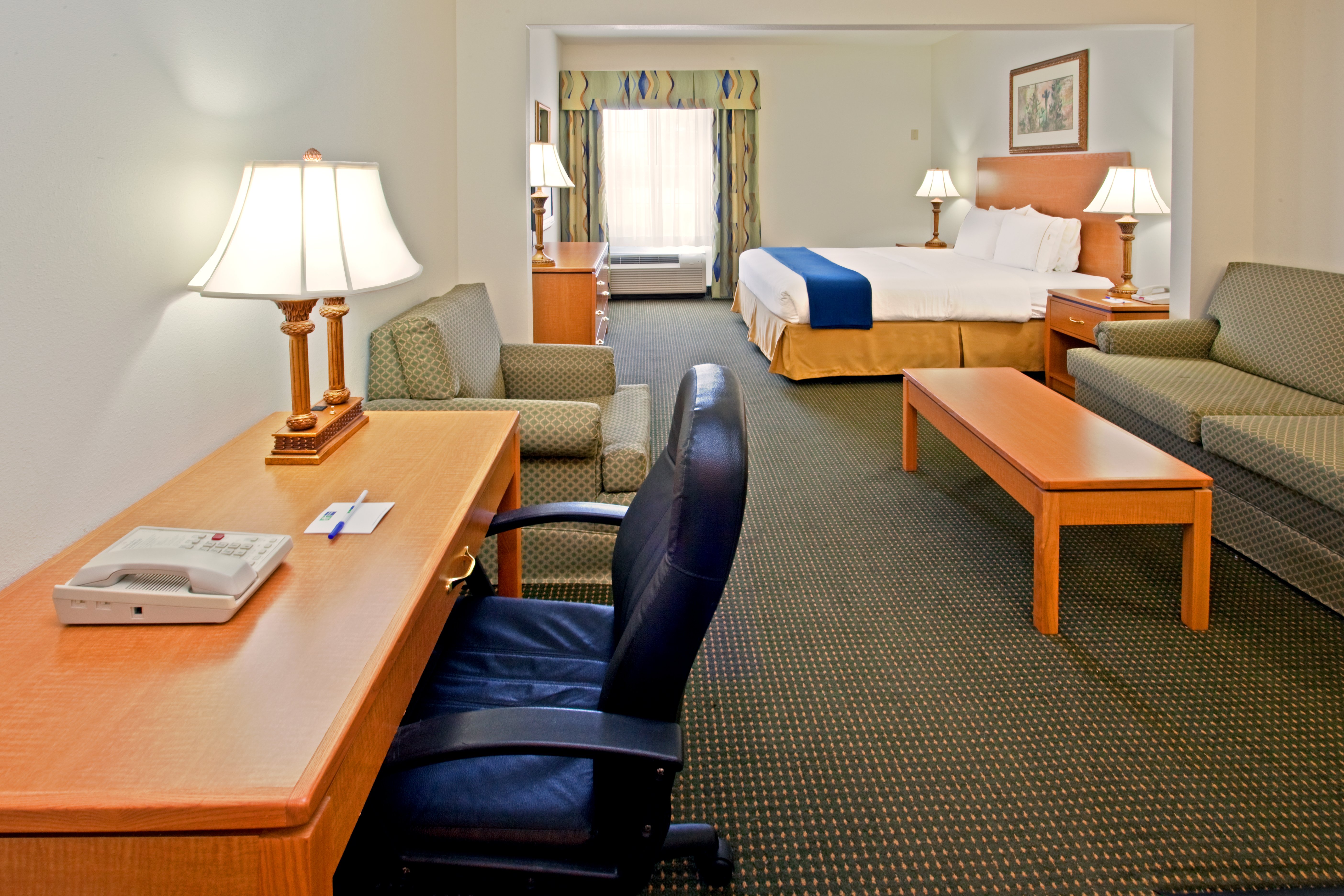 Holiday Inn Express Hotel Suites Columbus 20/24