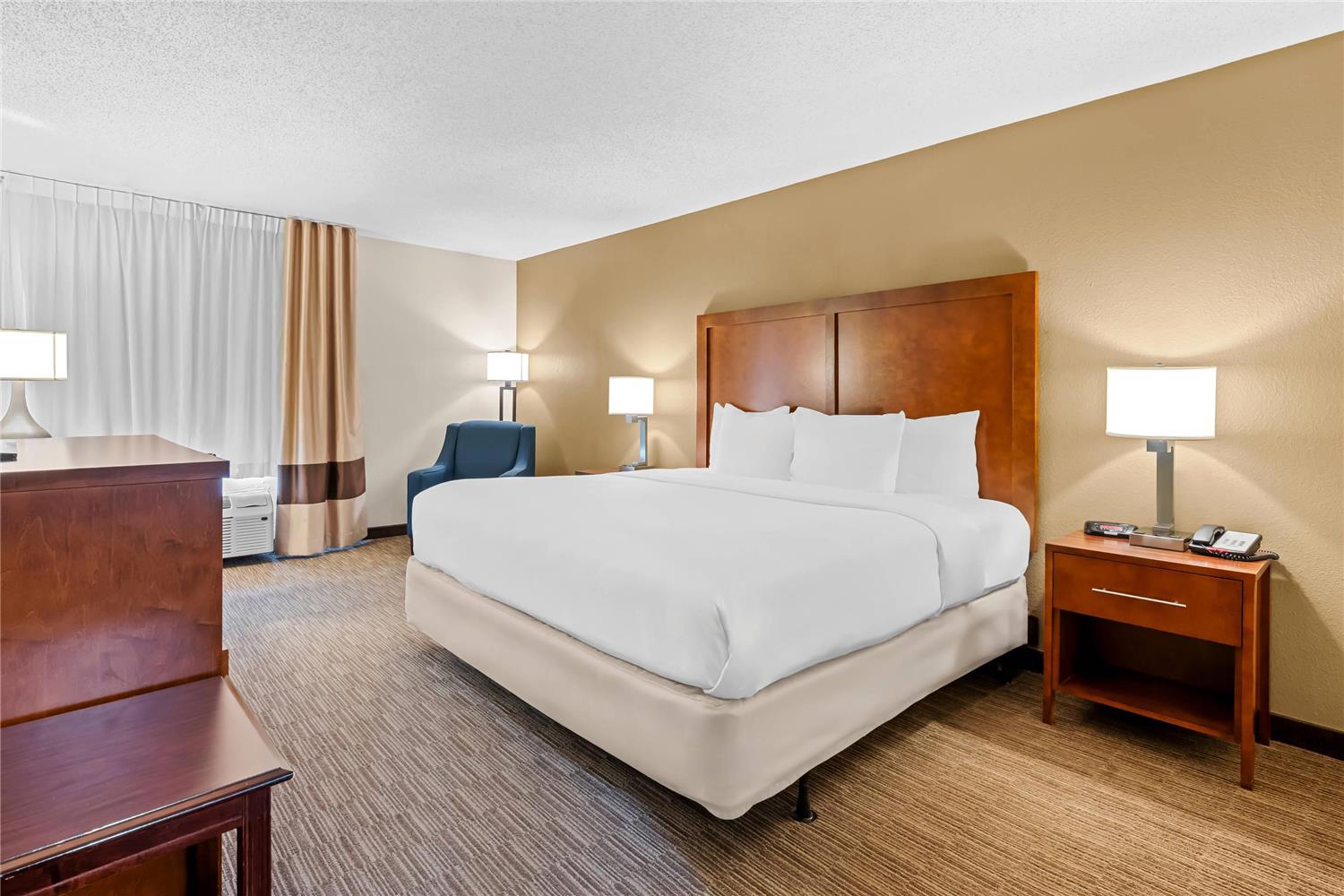 Suite, King Bed, Accessible