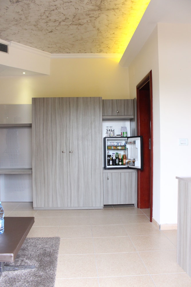 Particular Destiny Suites 4/50