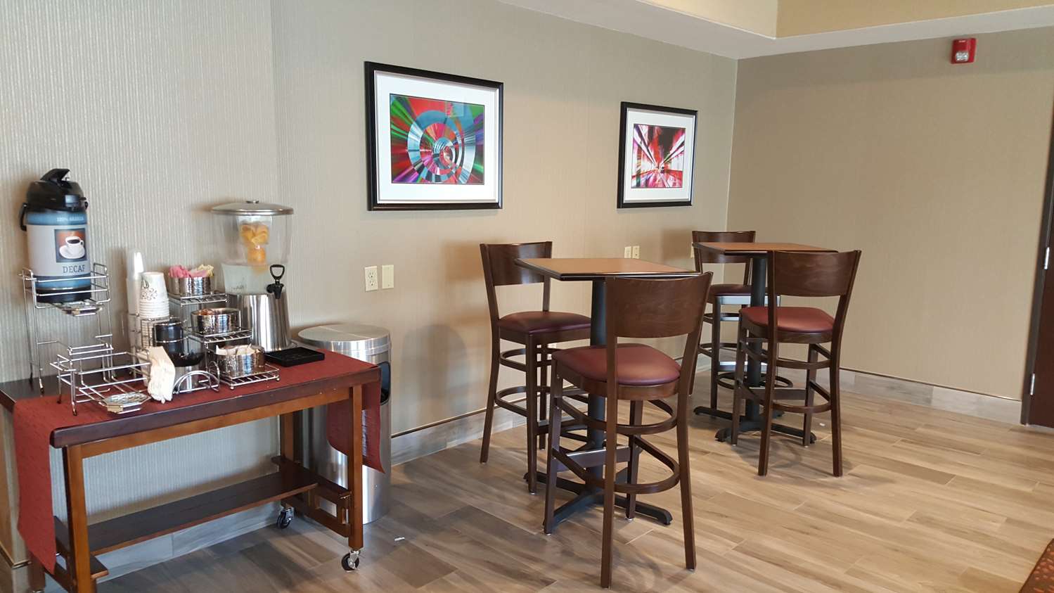 Airport Inn and Suites 20/28