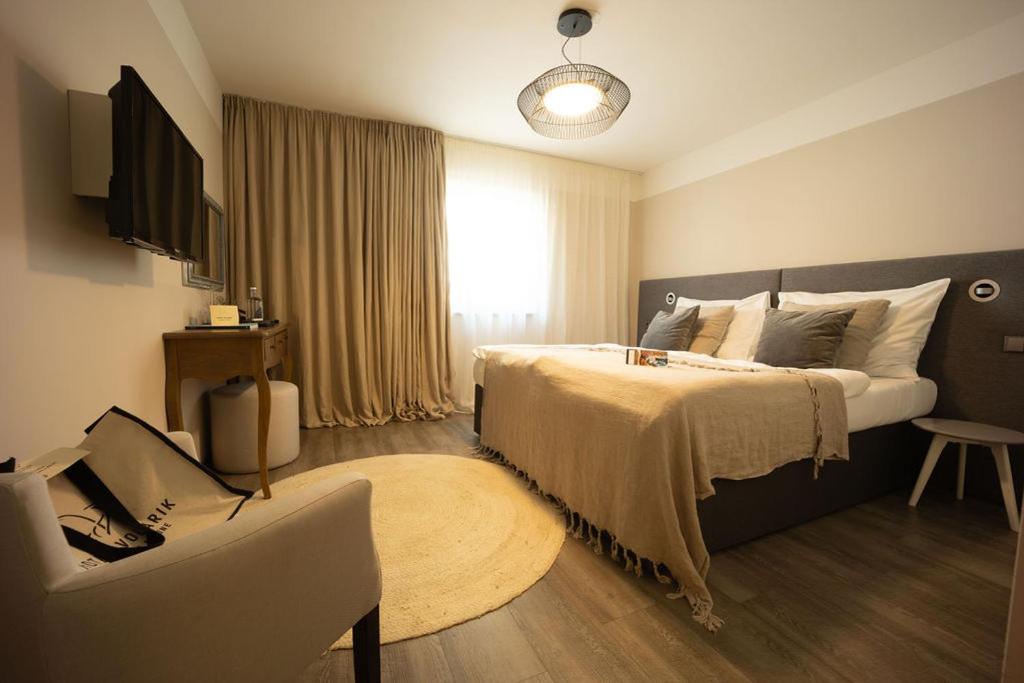 Comfort, Double or Twin Bed