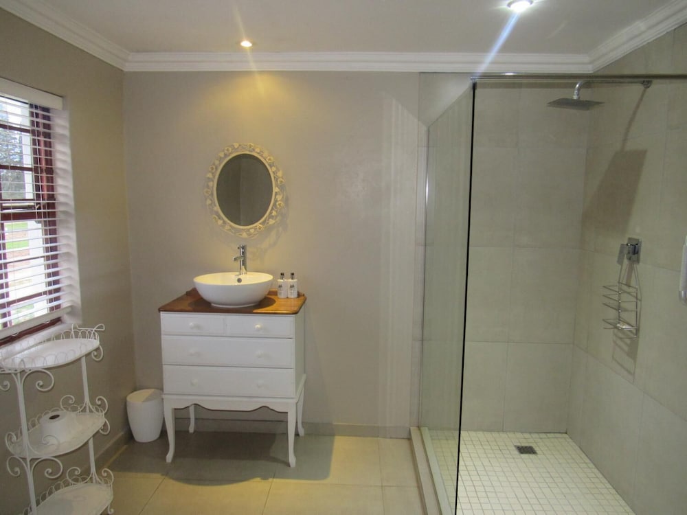 Happy Lands Self Catering/B&B 5/48