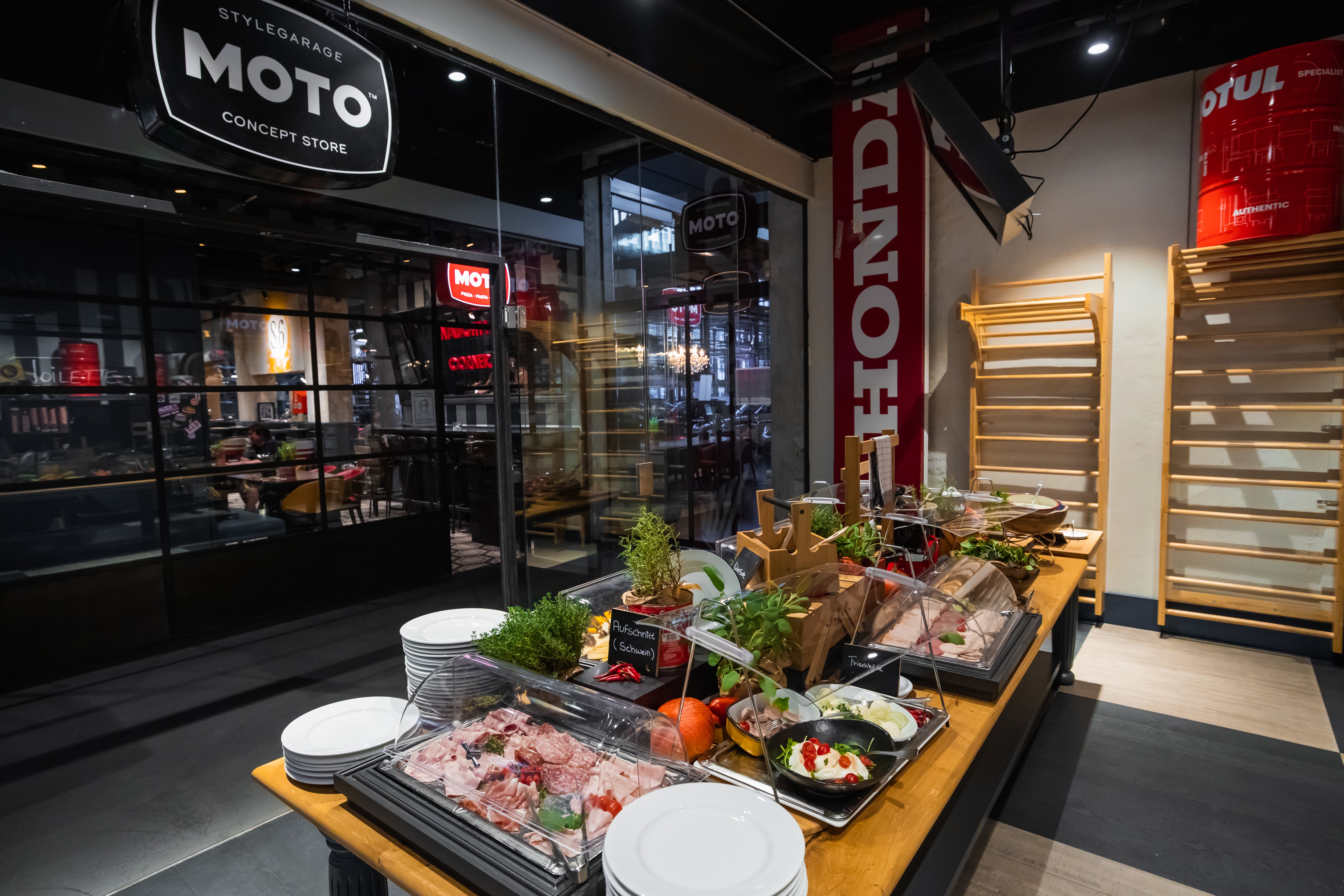V8 Hotel Koln @ Motorworld 28/34