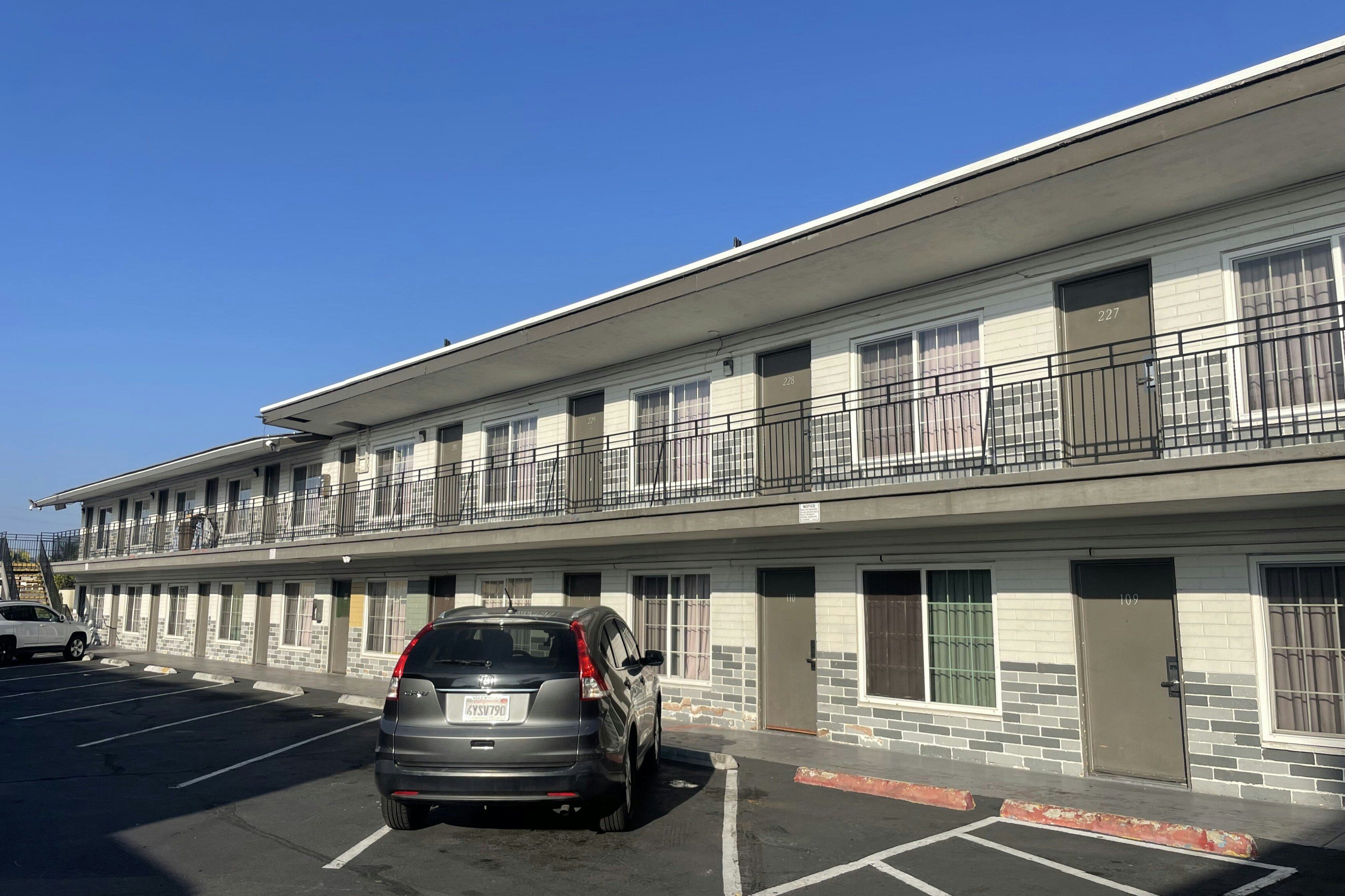 Big 7 Motel 30/34