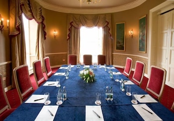 Castle Oaks House Hotel 51/58