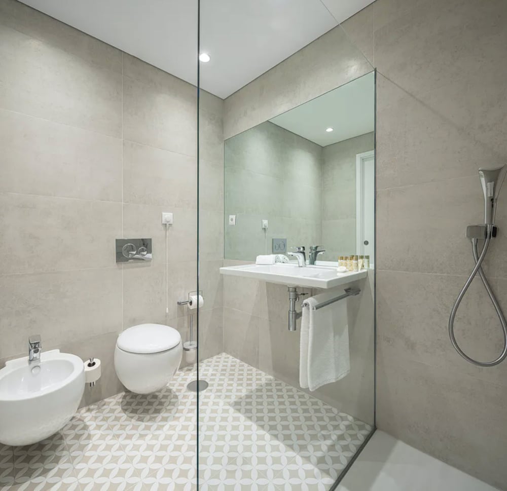Caleway Hotel 34/37