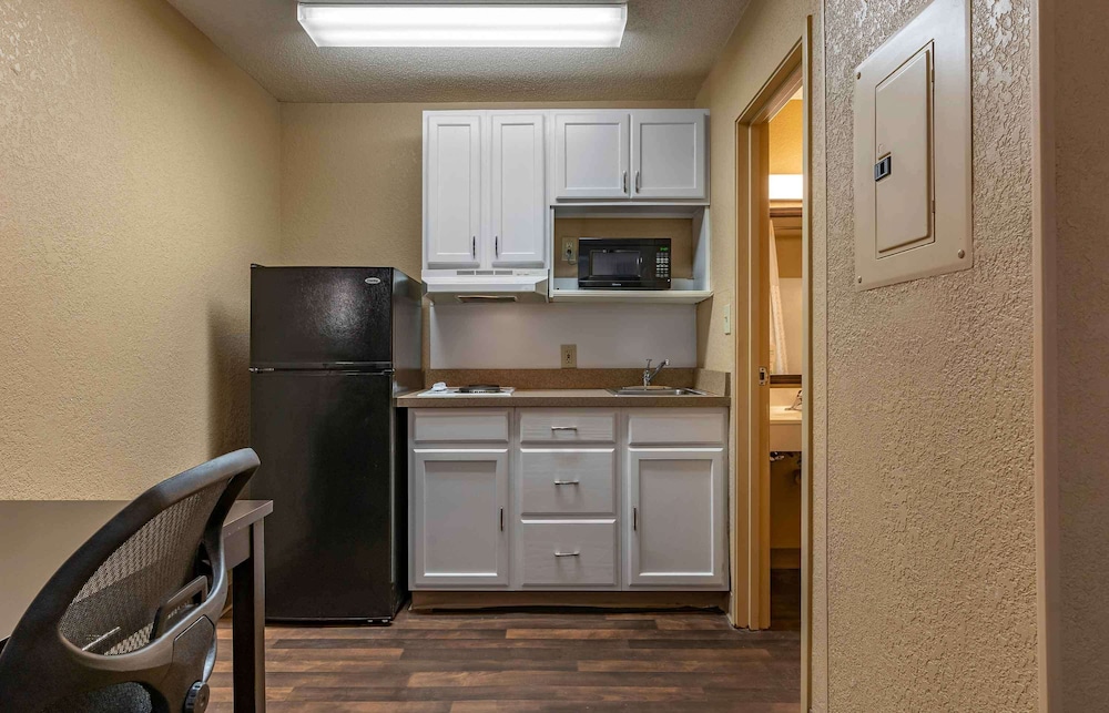 Extended Stay America - Lexington - Nicholasville Road 25/37