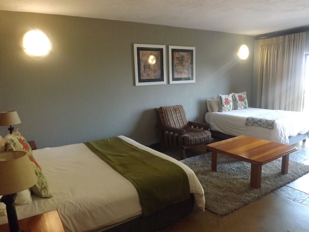 Ebundu Lodge 18/79