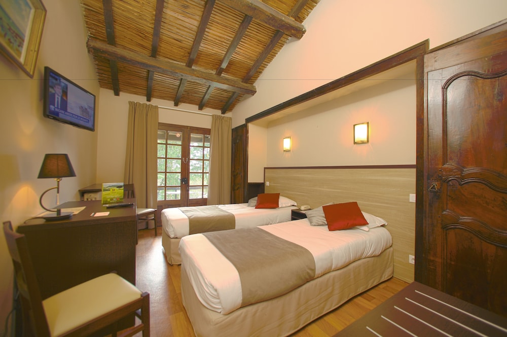HOTEL LA CHAUMIERE 17/56