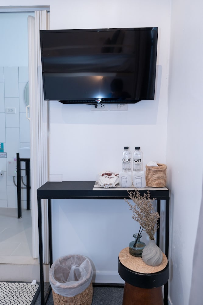 Oon Poshtel 9/50