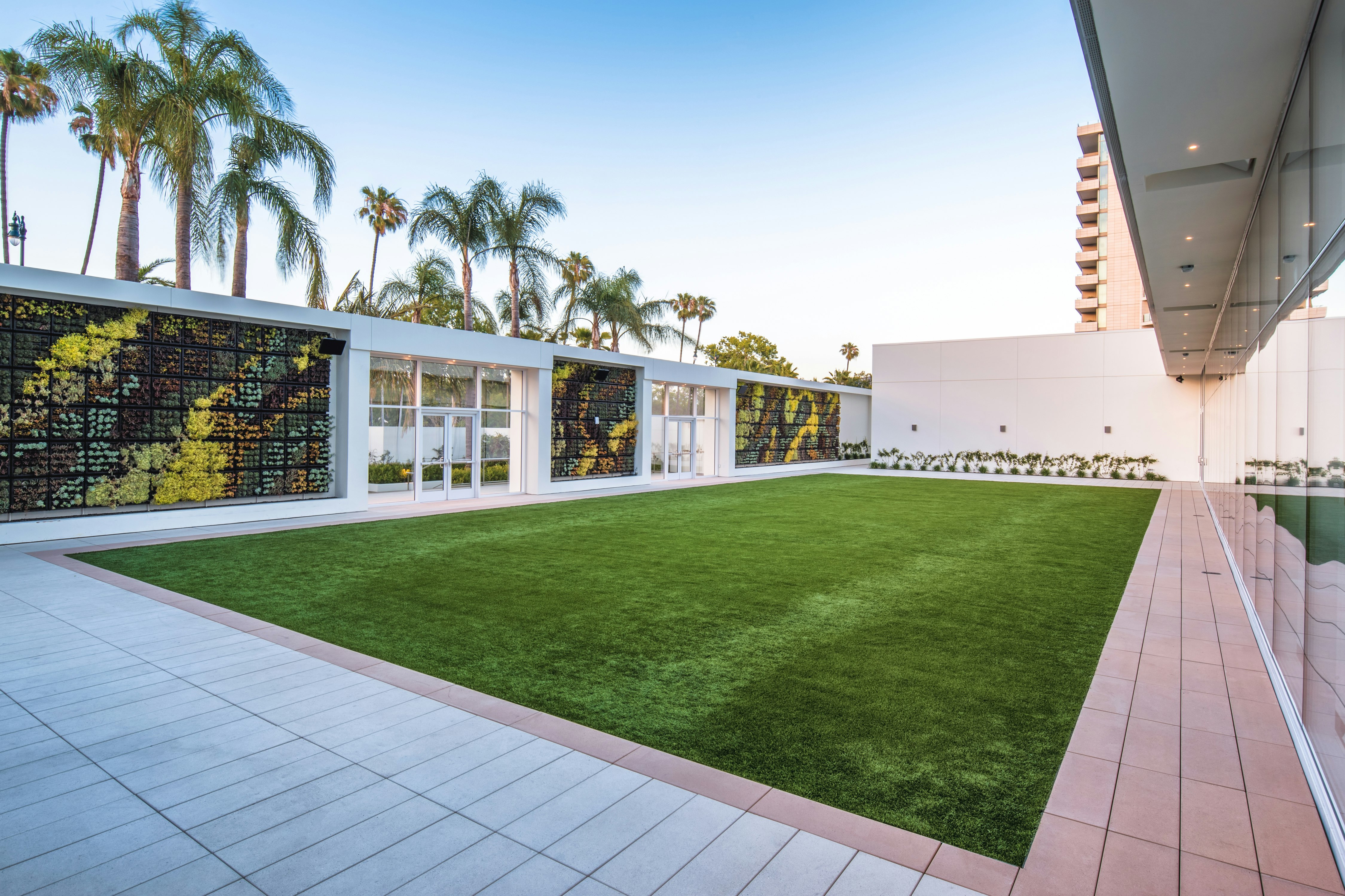 The Beverly Hilton 57/60