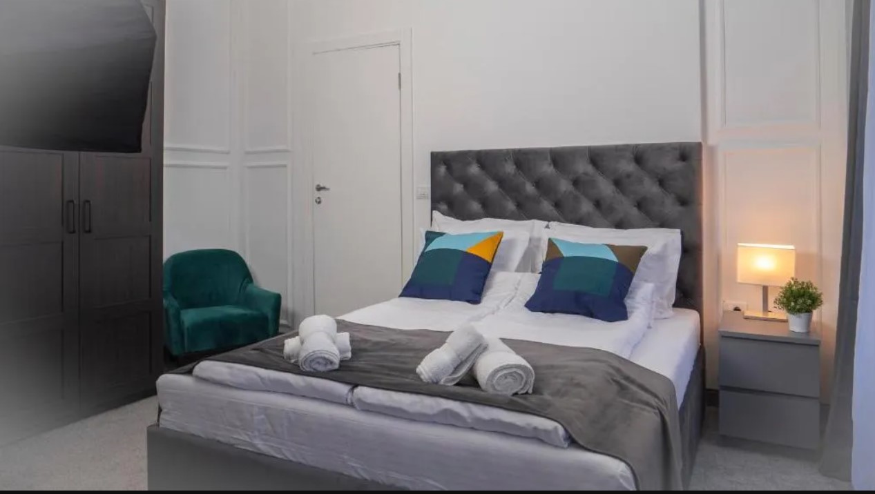Basement, Double Bed