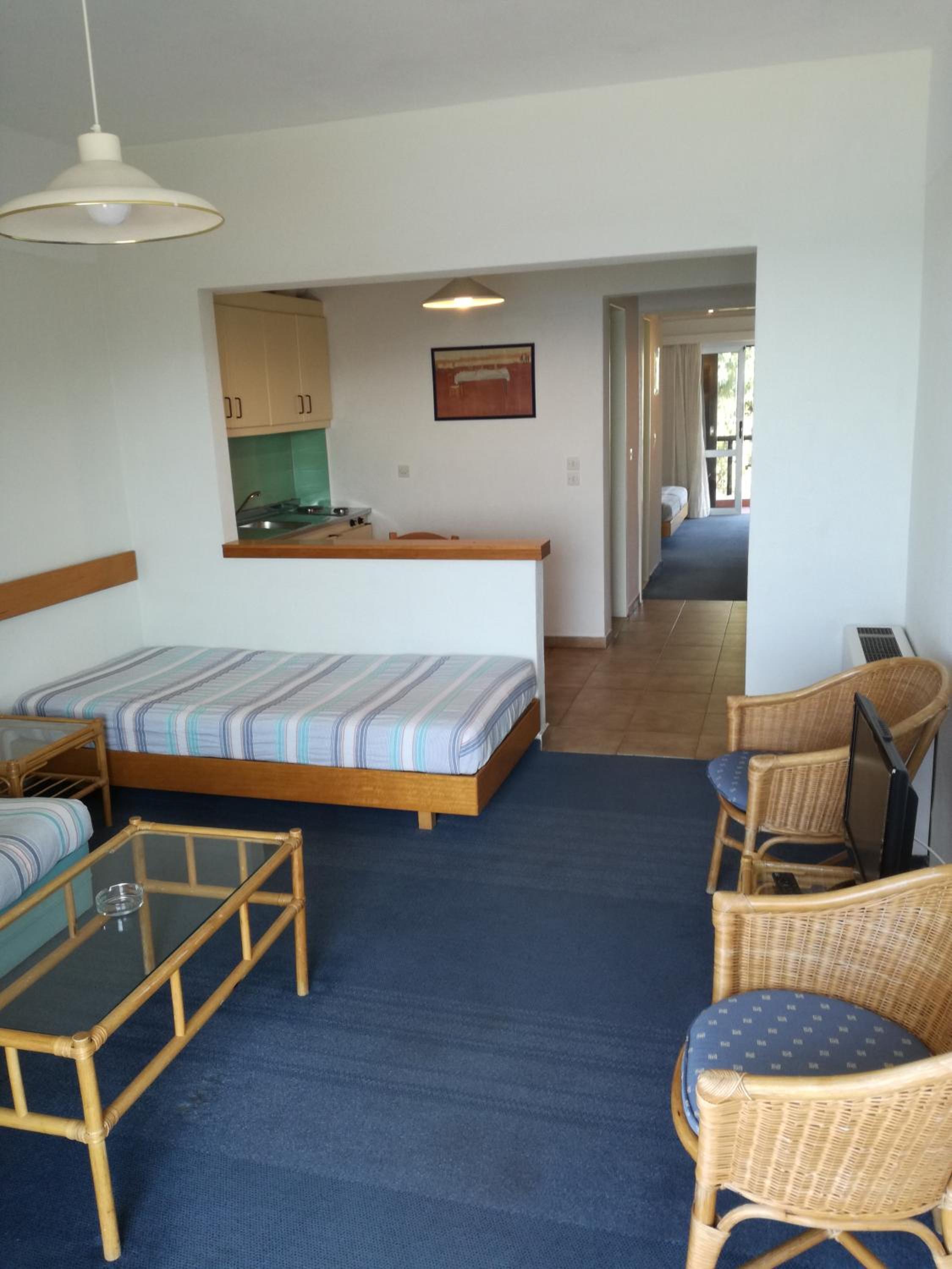 APOLLON SUITES 18/50