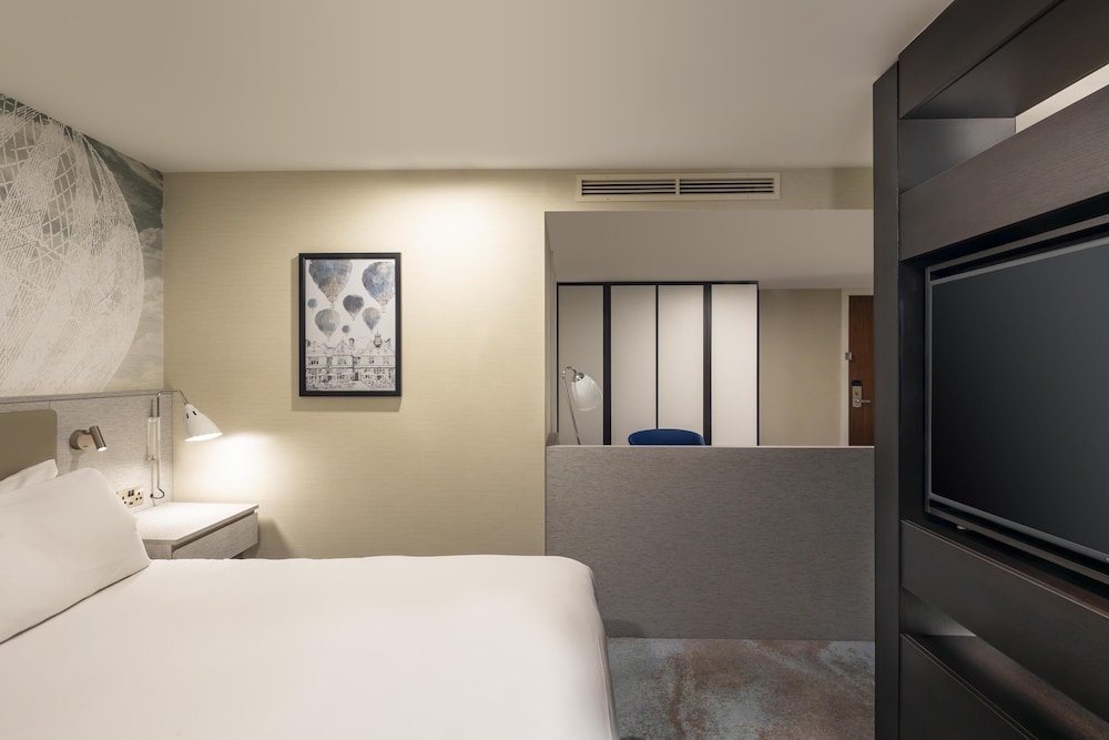 غرفة ديلوكس عائلية بسرير كينج مع أريكة، DoubleTree by Hilton Hotel & Spa Chester 6/10