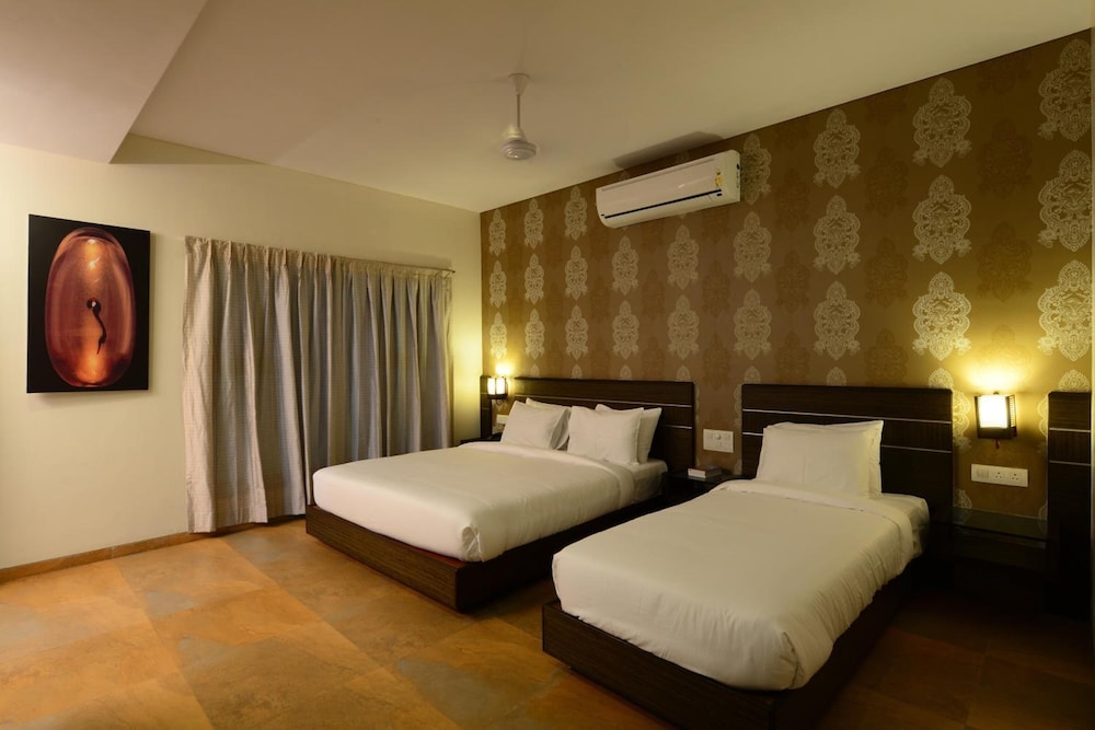 Matrix Inn Shirdi 16/46