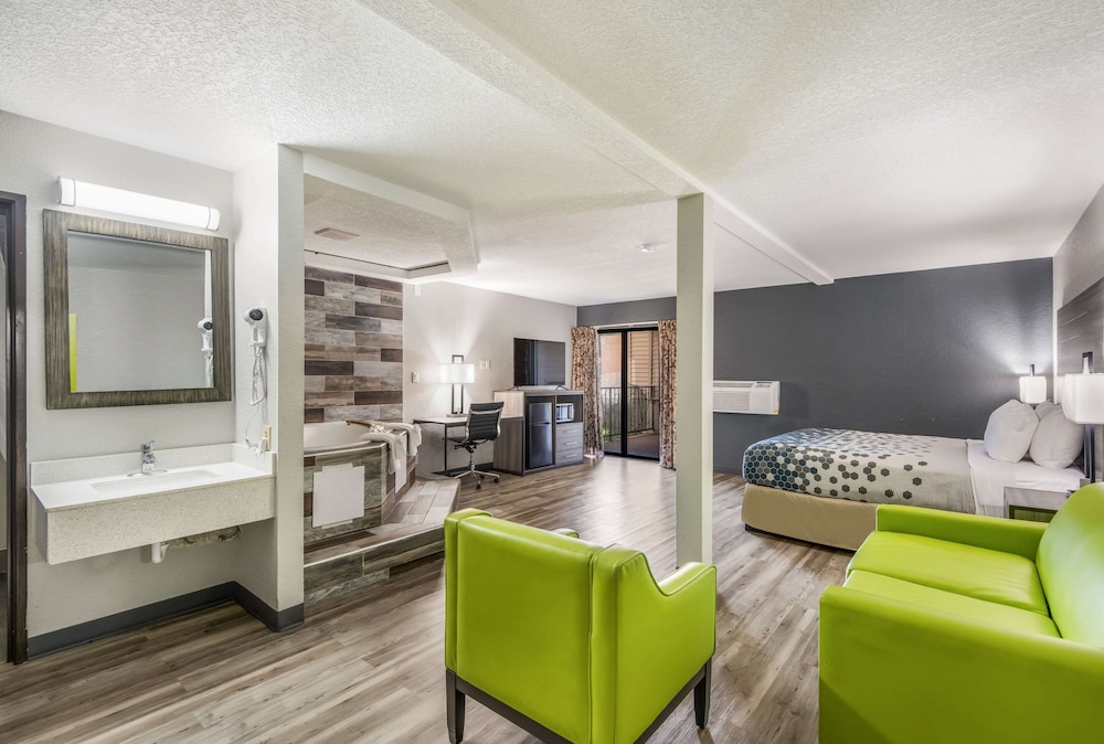 Sonesta Essential Des Moines 24/32