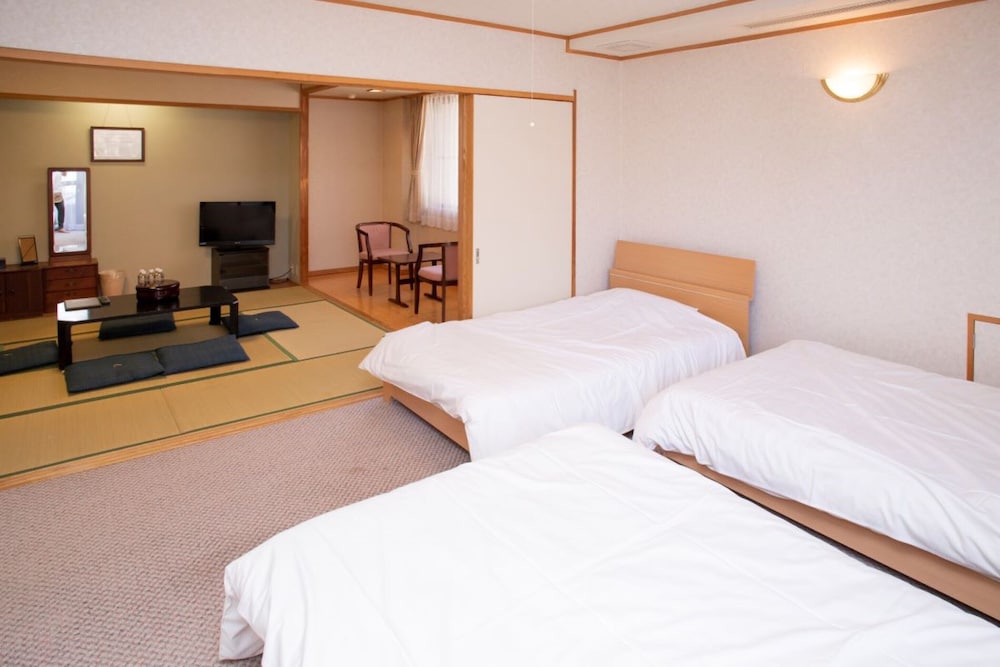JAPANESE WESTERN, SUITE, SHARED BATHROOM