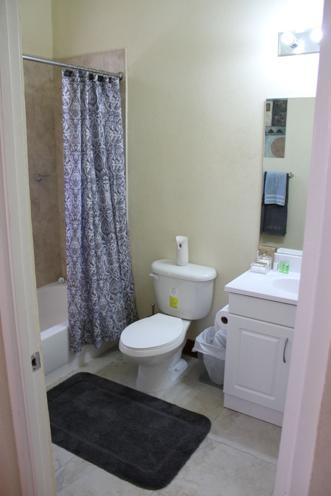 Eclipse Suite Guest Apartments 73/77