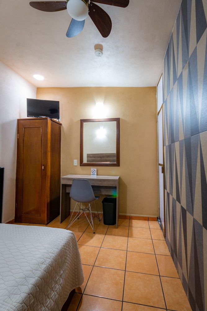 غرفة قياسية بسرير مزدوج، Hotel Estefania 2/10