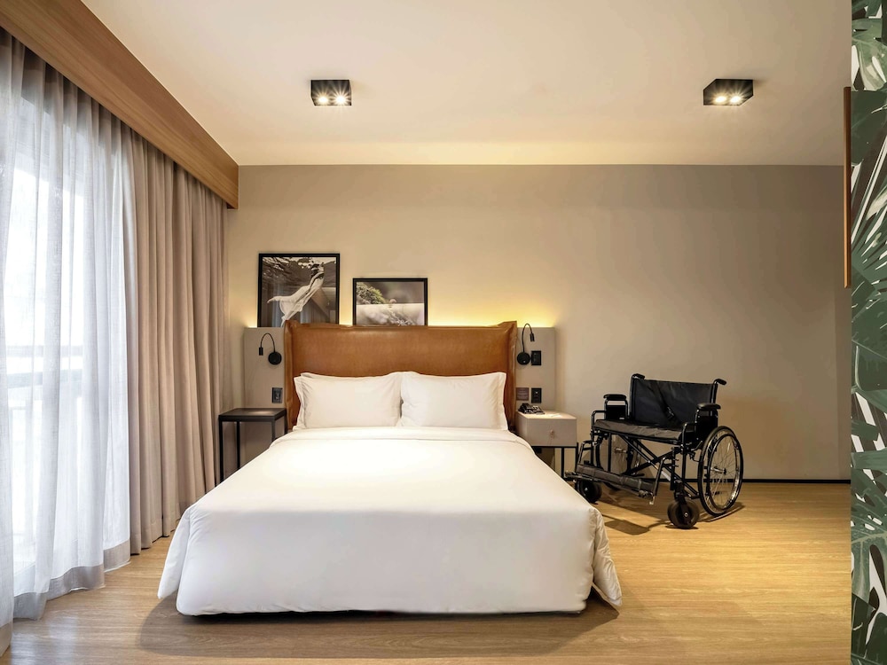 Light, Deluxe, Double Bed, Accessible
