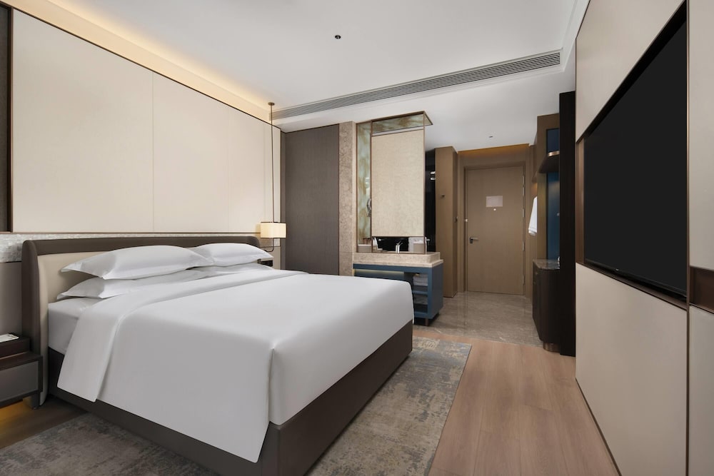Elegant, King Bed