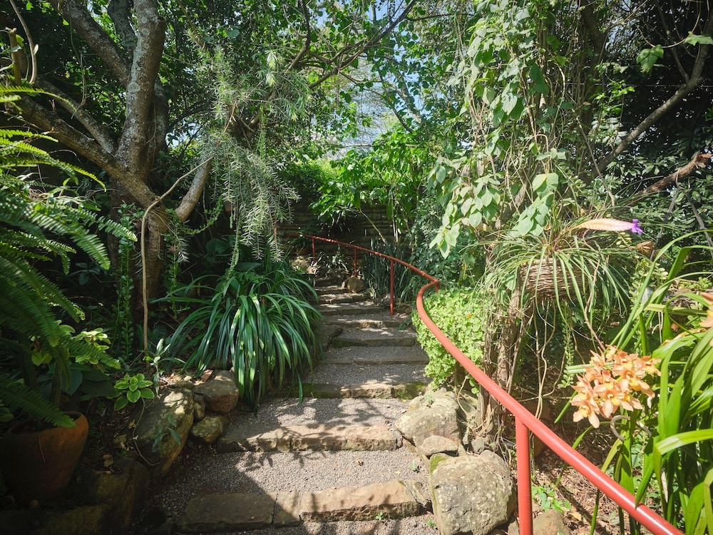 Villa Rock Stop Falls B & B 40/50