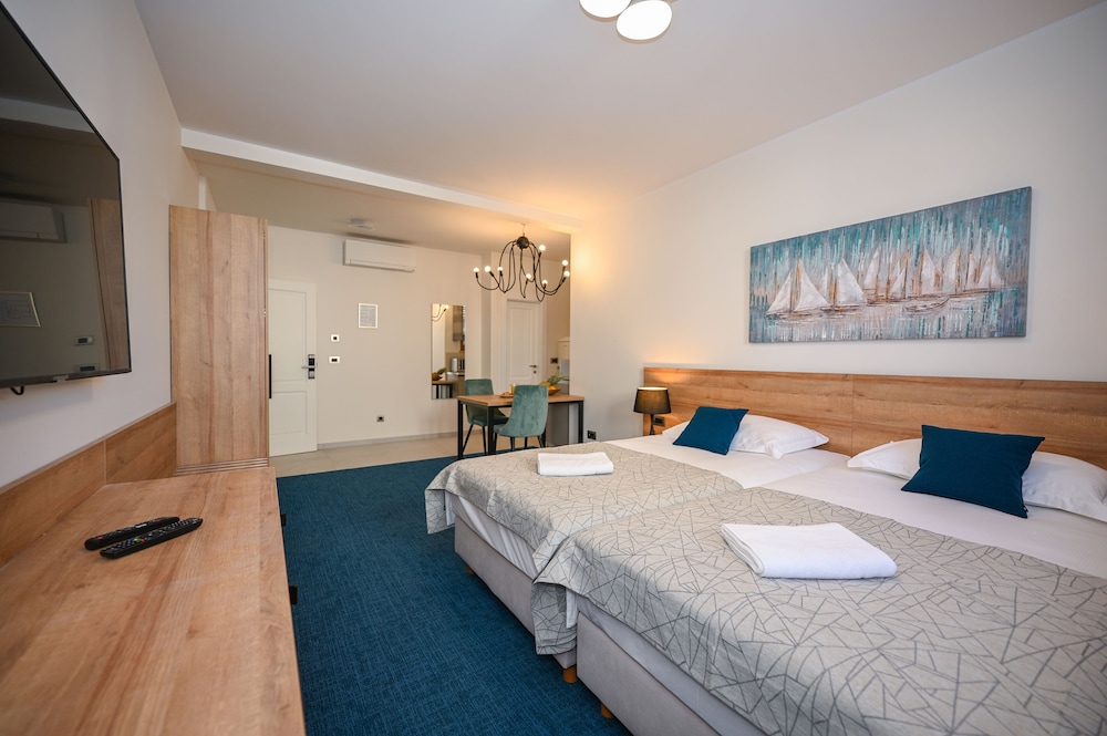 BASIC, APARTMENT