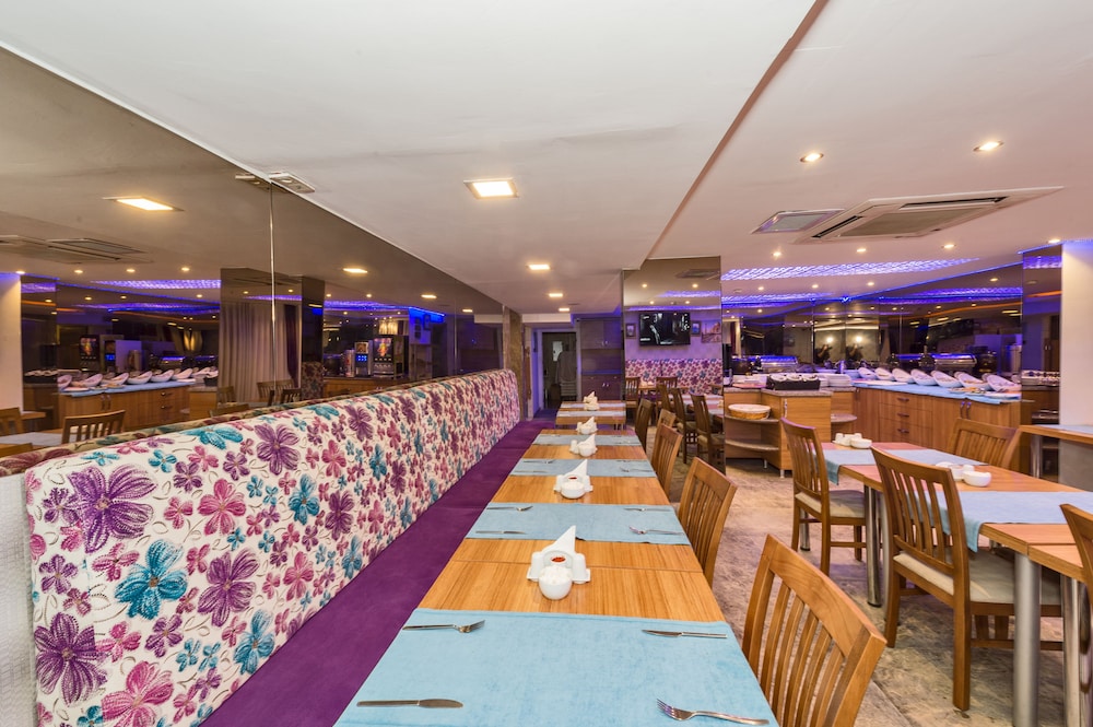 Grand Pamir Hotel 39/50