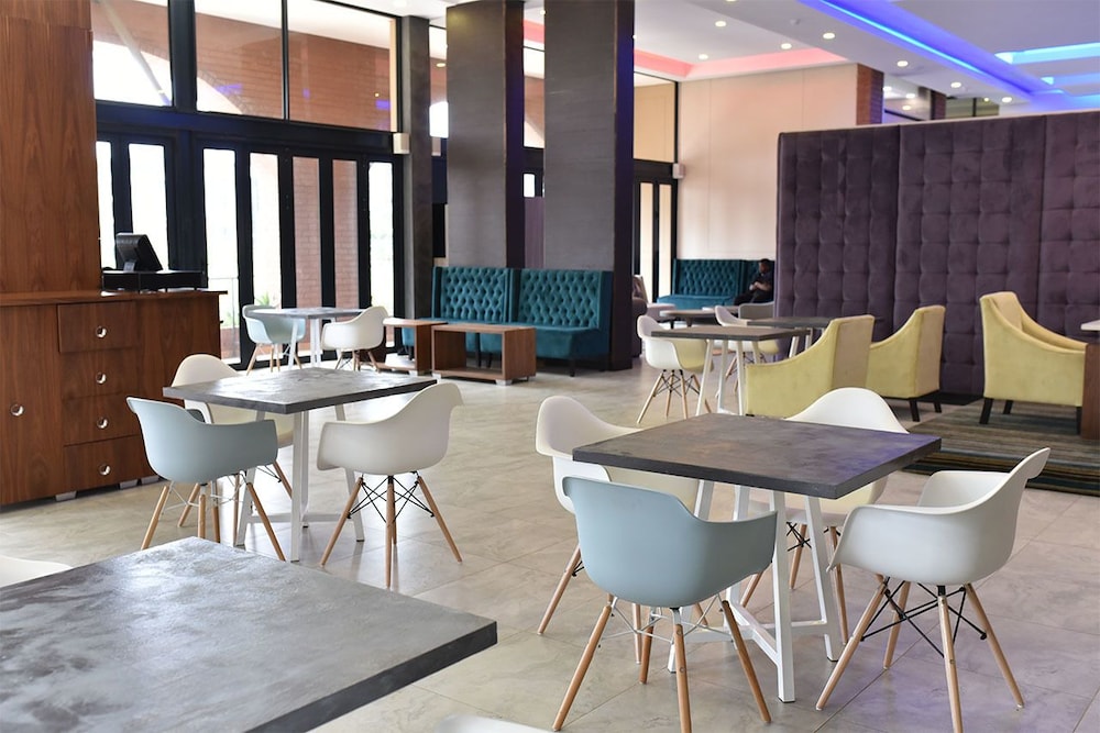 Regal Inn Gateway Umhlanga 16/19