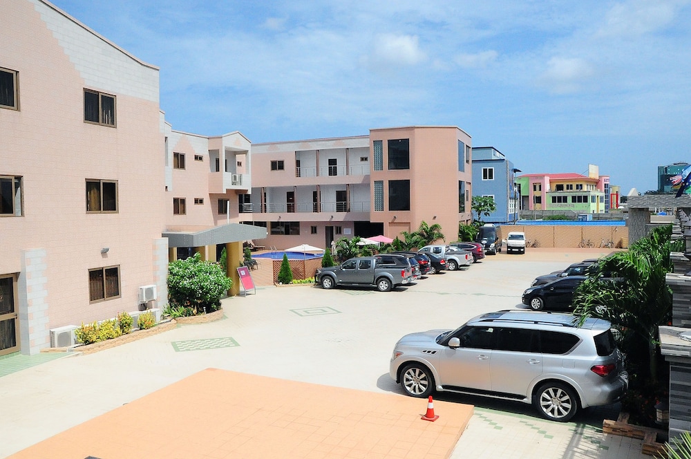 Tomreik Hotel 51/55