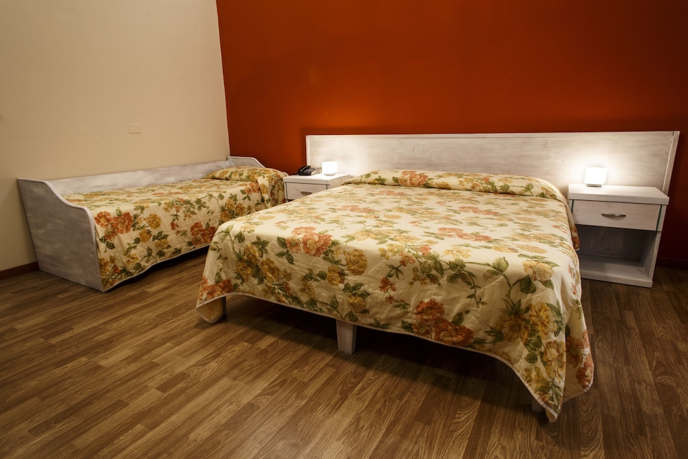 ROOM, TRIPLE