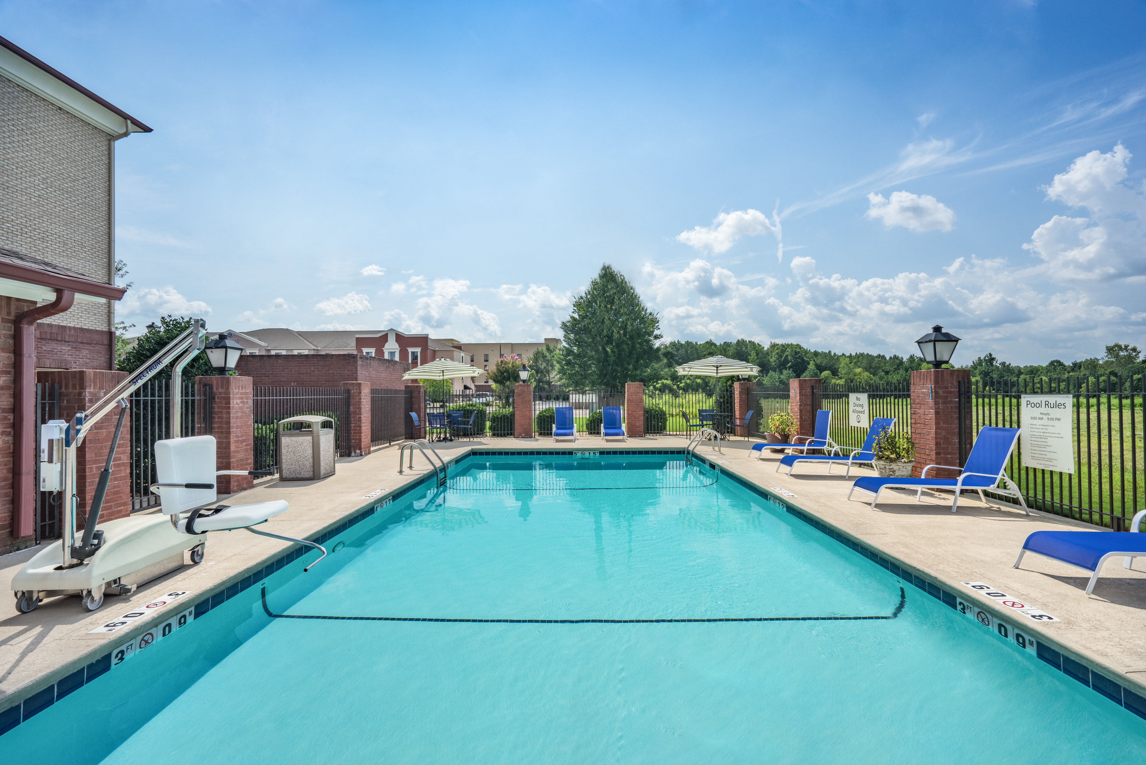 Holiday Inn Express Hotel And Suites Gadsden W Near Attalla 72/76
