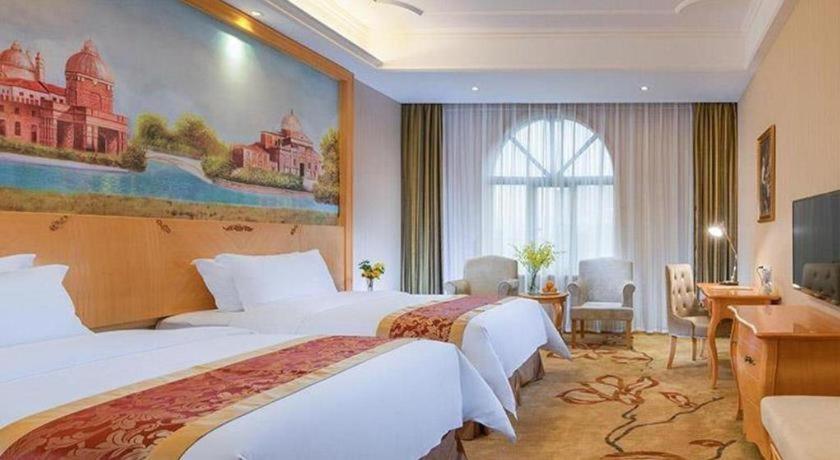 Vienna International Hotel (Shenzhen Longgang Dayun Center) 16/38