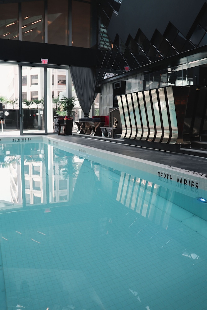 Paradox Hotel Vancouver 28/50