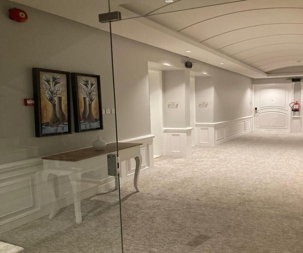 Land Walk Al Taawoun Hotel 41/62