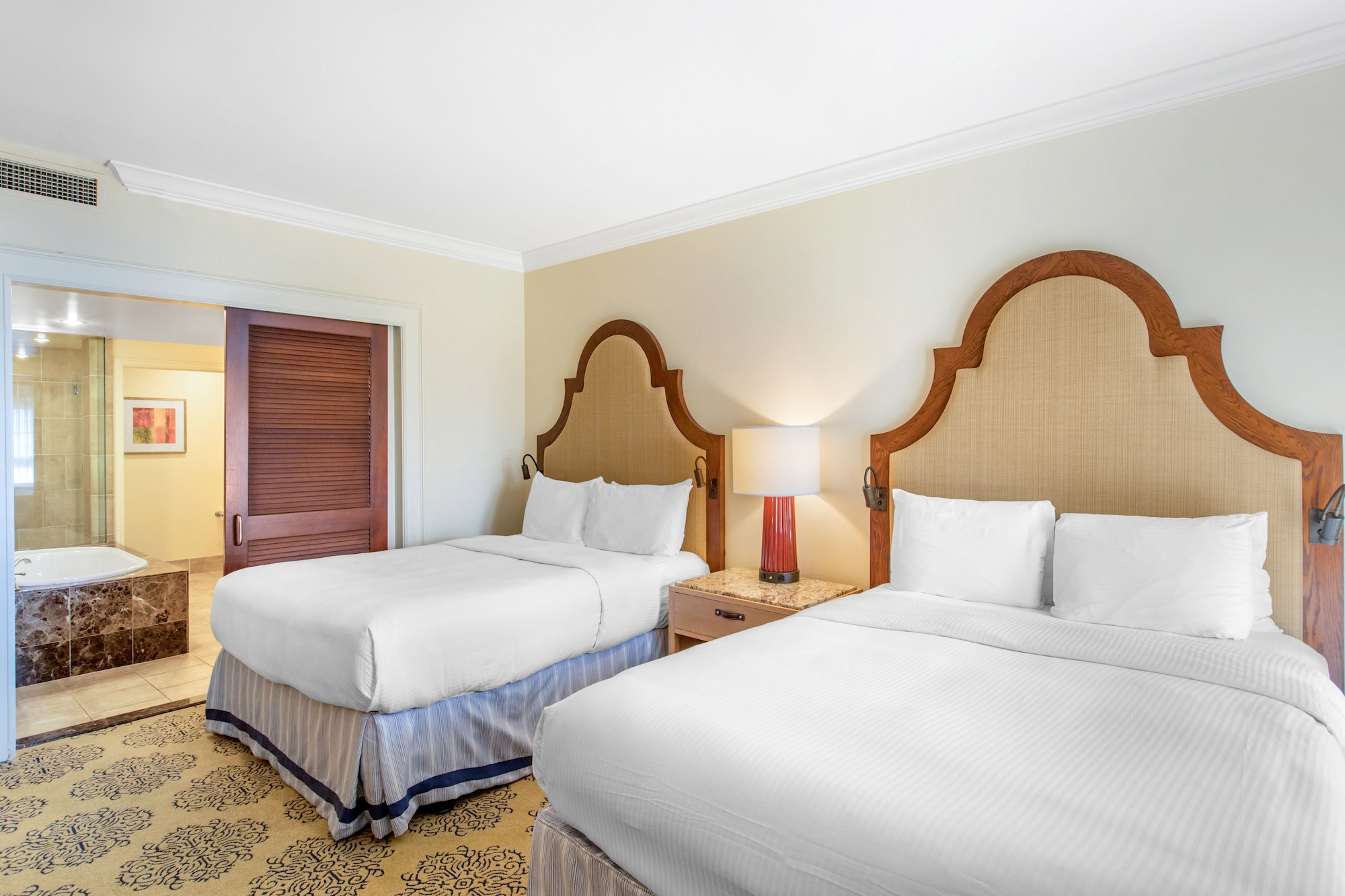 Family Suite, 1 King and 2 Queen Beds