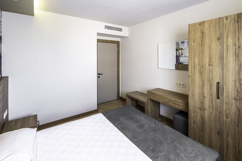 Golden World Suite Hotel 9/35