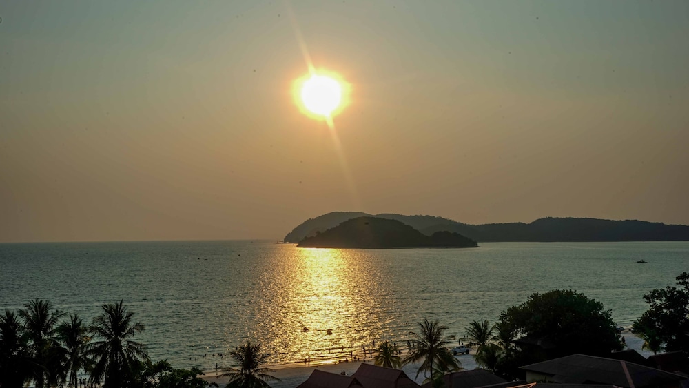 Royal Agate Beach Resort 56/64