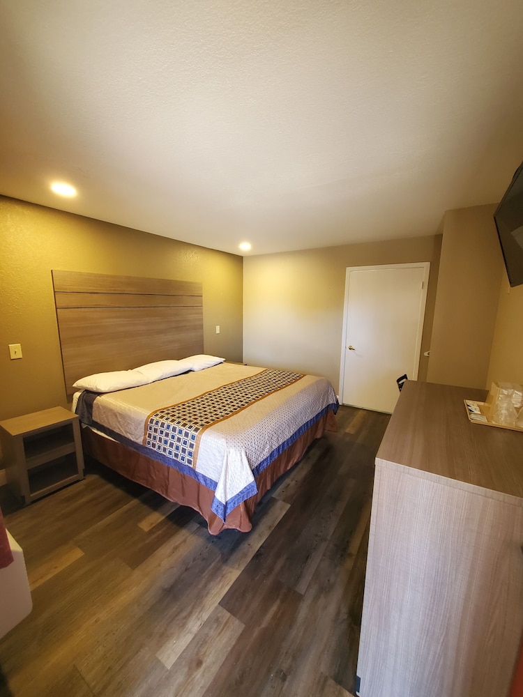 River Inn Motel (ex. Rodeway Inn Downtown) 11/29