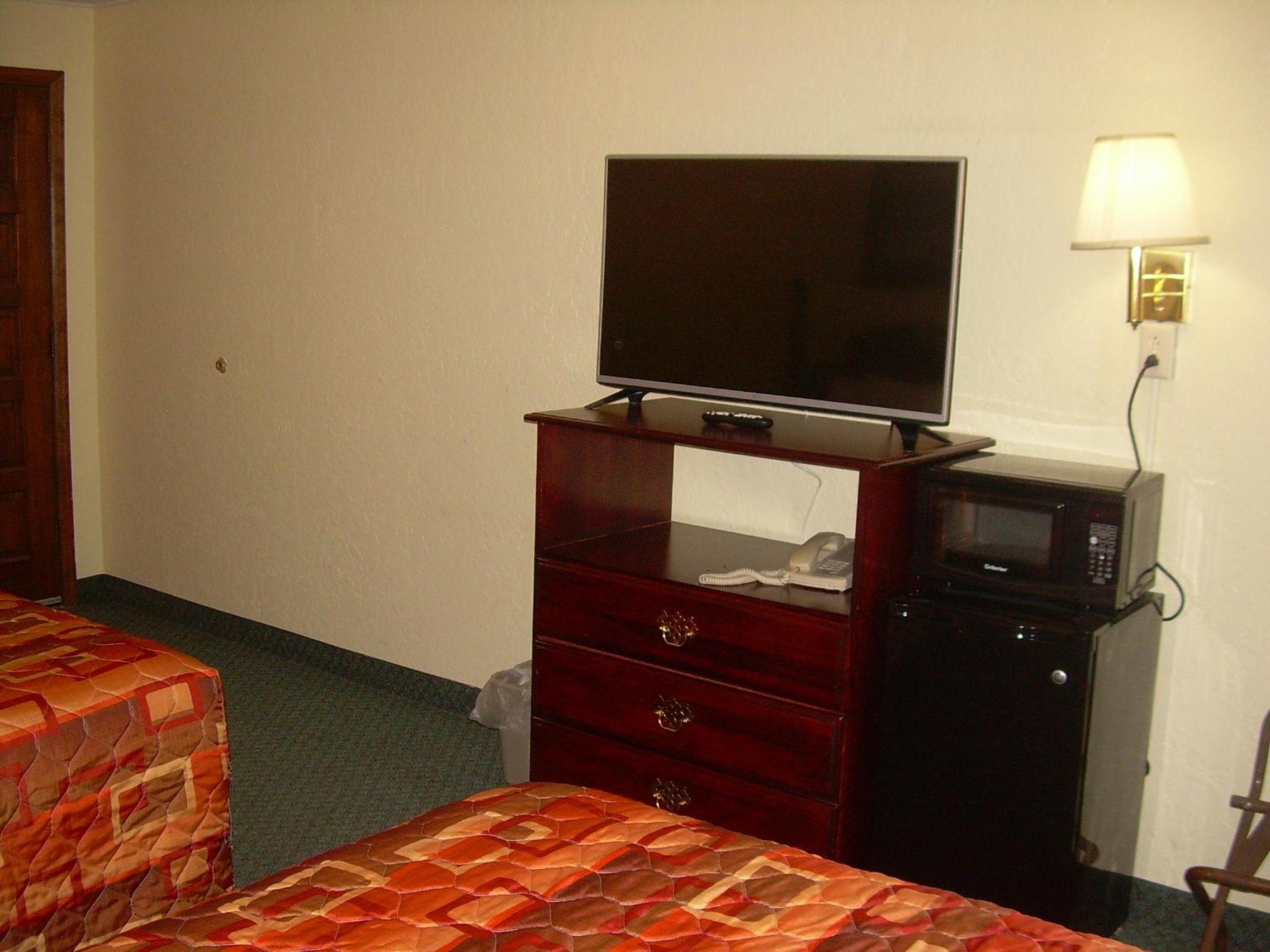 83 Motel 17/28