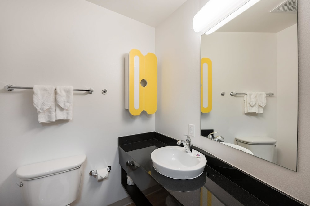 Studio6 Mccarran, NV - Sparks - Tahoe - Reno Industrial Center 48/49