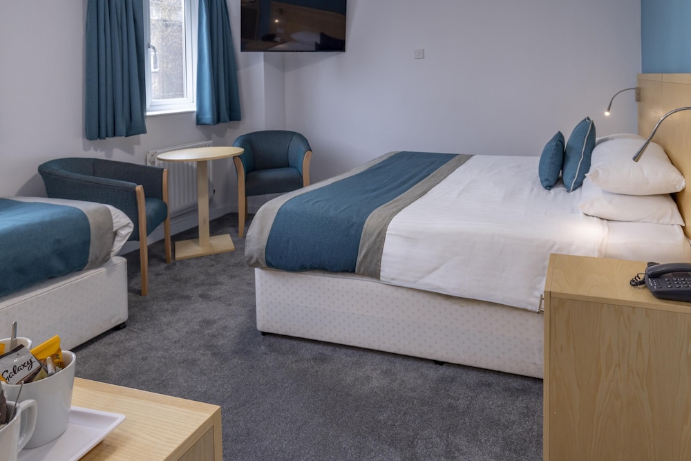 Family, Multiple Beds, Sofa 2/4