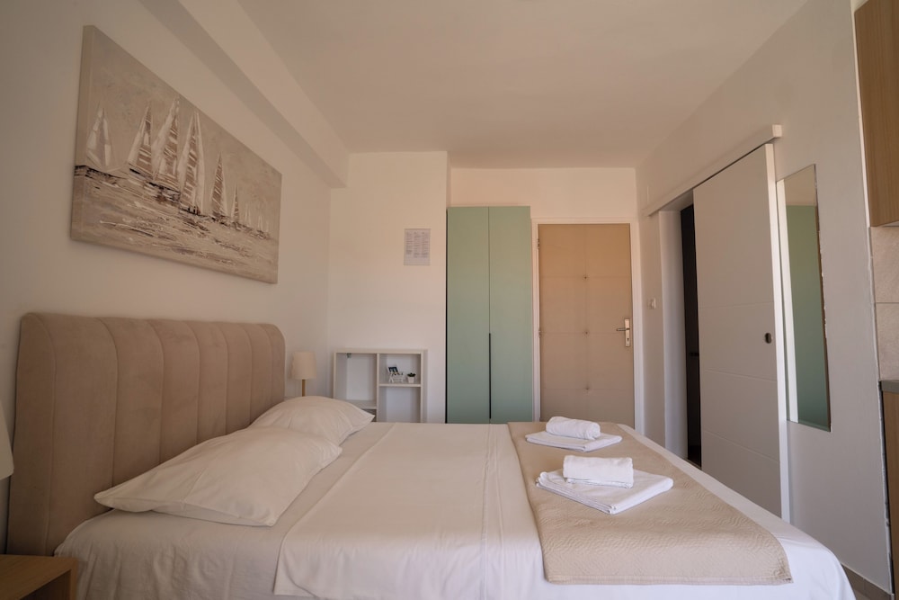PETRA APARTMENTS 写真2